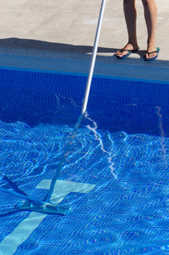 Summer pool cleaning maintenance service