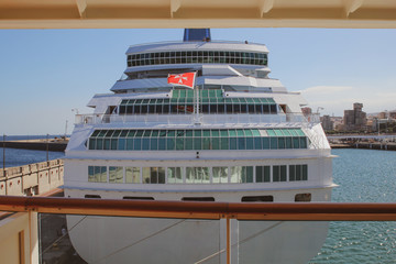 Kreuzfahrt Schiff im Hafen