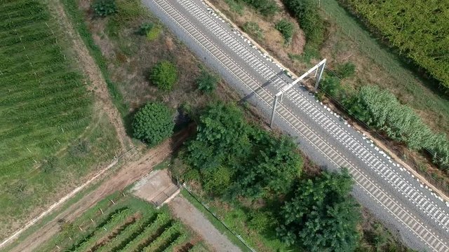 Ferrovia sorvolata a volo d'uccello