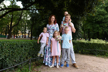 Naklejka na ściany i meble happy caucasian family in park