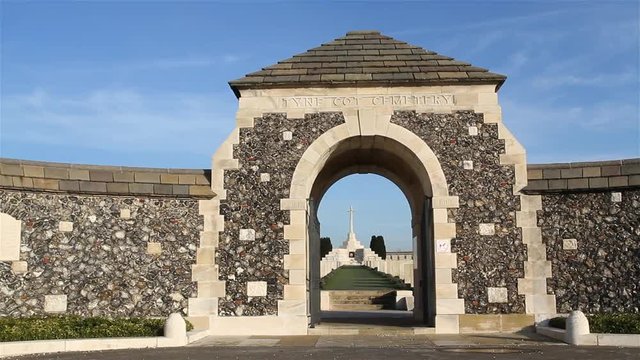 Tyne Cot Memorial :  Flanders Fields ' largest british cemetery 