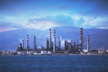 Fototapeta premium Tupras Oil Rafinery - Izmit Gulf - Turkey 