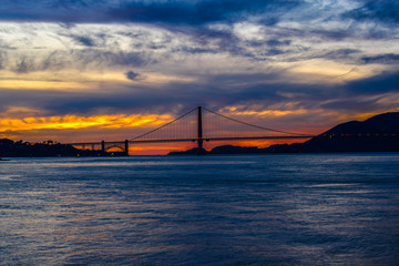 Obraz premium Sunset behind the Golden Gate