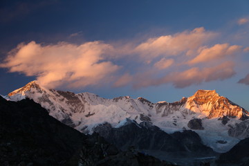 Fototapeta na wymiar Amazing mountains on Himalayas - Nepal.