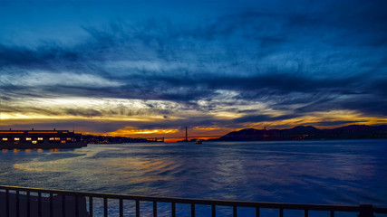 Obraz premium Sunset over the Bay