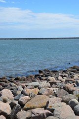 Fototapeta na wymiar Mole in der Ostsee am Fährhafen Puttgarden auf der Insel Fehmarn 