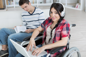 young girl on wheelchair surfing web