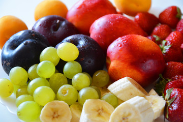 the fruit on the plate, fruit, food, apple, fresh, grape, orange healthy, grapes, fruits, ripe, green, red, isolated, plum, white, strawberry, juicy, diet, sweet, vegetable, cherry, yellow, tropical,