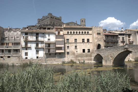 Puente de piedra entrada a Valderrobles