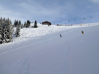 Skifahrer gegenüber dem Hochkönig
