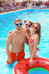 Naklejka premium Happy family in pool on sunny day