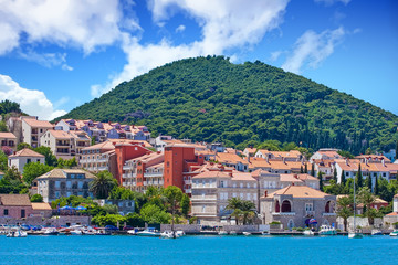 Obraz premium Beautiful Coatal Town by Green Hill