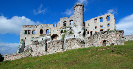 A unique medieval castle, Ogrodzieniec castel Poland, attractions in Poland