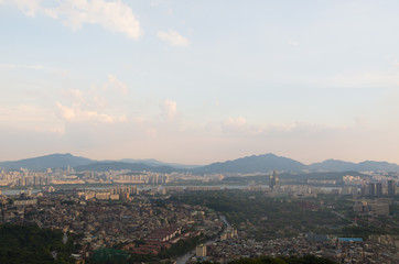 Obraz premium Seoul after rain at sunset