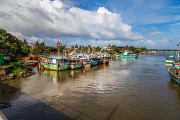 Fototapeta na wymiar Colombo Sri Lanka Bateau de pêche Coloré Paysage