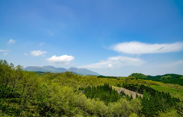 Fototapeta na wymiar 産山村　くじゅう連山