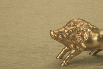 金色のイノシシ