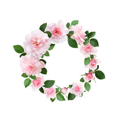 Obraz premium Pink rose flowers and green leaves in a round floral arrangement