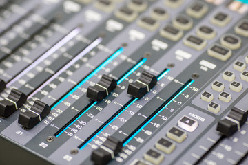 Background, Audio Control Panel, (Audio Kit, Band). There are several buttons to adjust the music and the accompaniment of the singer.