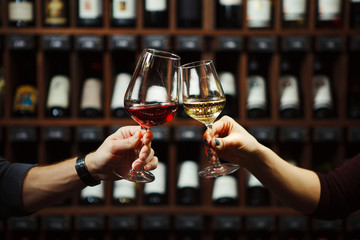 Man and woman drinking red and white wine together - obrazy, fototapety, plakaty