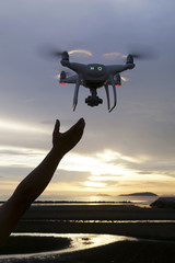 ドローン　ハンドキャッチ