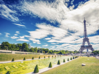 Fototapeta premium Trocadero Fountains and Eiffel tower on a summer day with dramatic clouds. Travel background.