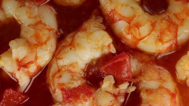 Sughetto con gamberi e pomodori