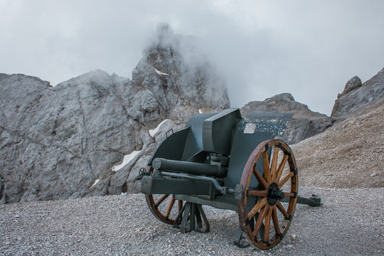 Cannone della prima guerra mondiale sulla Marmolada