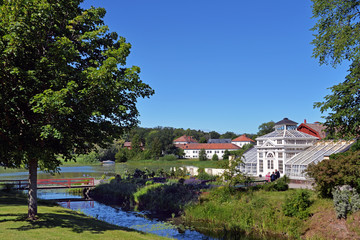 Fototapeta na wymiar Orangerie mit See Schloss Gripsholm