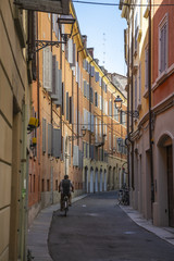 Naklejka premium Modena Altstadt Gasse