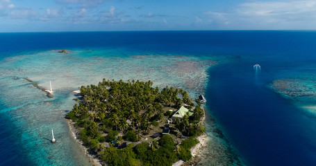 Fototapeta na wymiar small islands (motu) in the middle of a lagoon in aerial view, French Polynesia