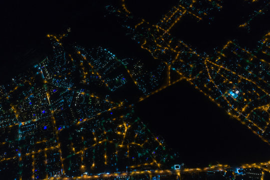 Luzes da cidade de B&uacute;zios &agrave; noite