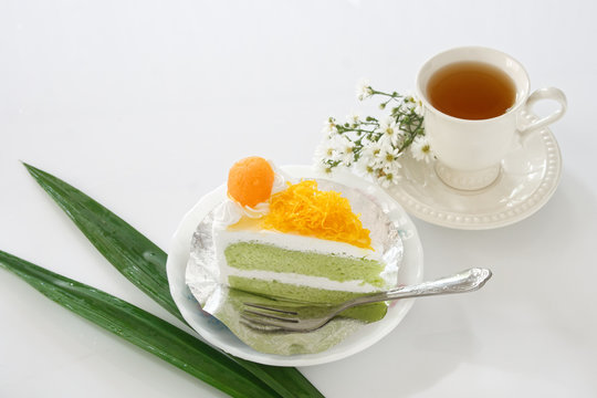  Gold Egg Yolk Thread Cakes and Pandan or thai Language call cake bai tey foi thong.