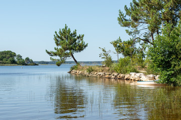 LACANAU (France), vue sur le lac