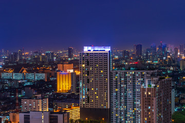 Fototapeta na wymiar cityscape on skyling with twilight time background