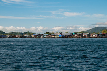 Fototapeta premium Malaysia Borneo Wasser Meer Häuser