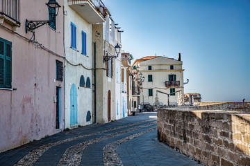 Fototapeta na wymiar Straße in Alghero Sardinien Italien