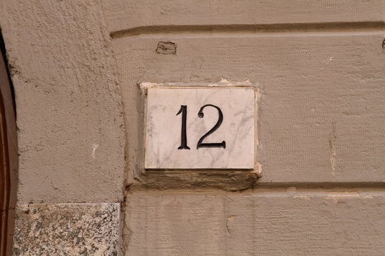 12 numero civico casa antica, italia