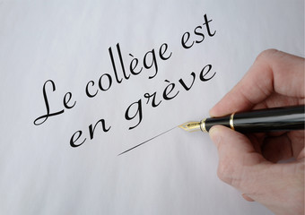 le collège est en grève