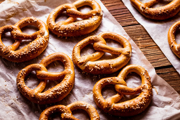 Oktoberfest Brezel frisch aus der Backofen