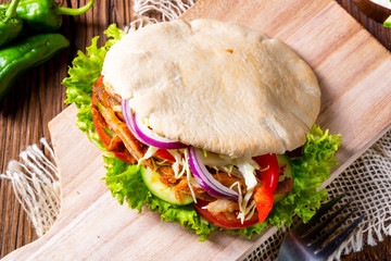 Crunchy pita with grilled gyros meat. Various vegetables and garlic sauce