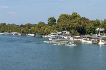 Houseboat on the Seine at Saint Cloud 02