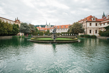 Obraz premium Beautiful view of the fountain in the Waldstein Garden in Prague in the Czech Republic.