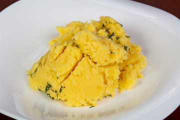 Mushed potato with dill