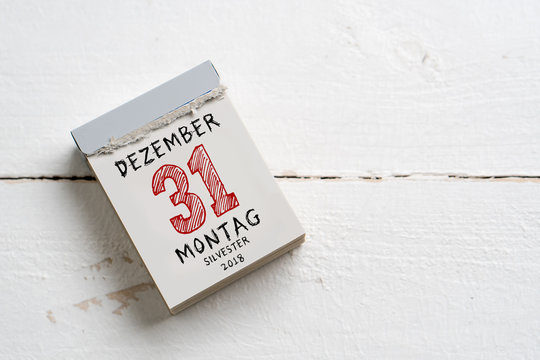 tear-off calendar with the 31st of december 2018, Silvester on top on a wooden surface