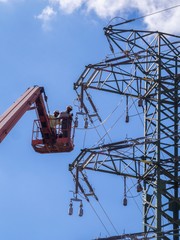 Maintenance of high voltage lines