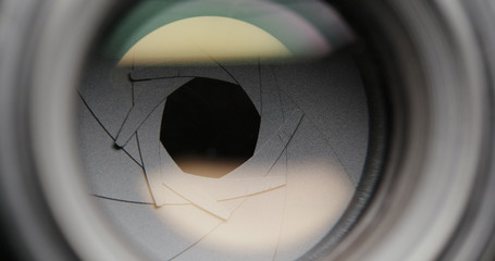 Adjusting aperture on camera lens