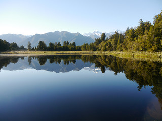 Lake with reflect of mountain, New Zealand