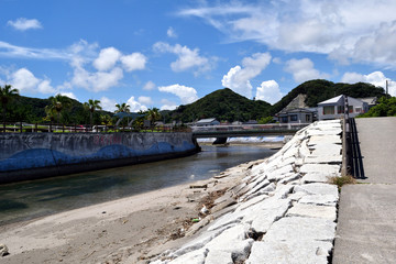 夏の野山と興津川 上総興津