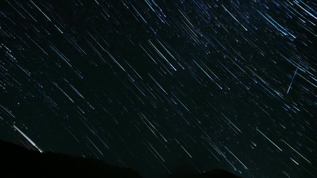 星の軌跡　円周運動　タイムラプス　4k